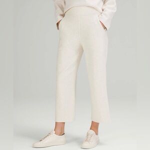 LULULEMON | ribbed straight leg super high rise cropped cream pants